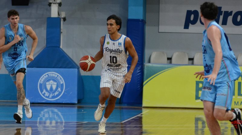 Victoria de Regatas Corrientes como visitante